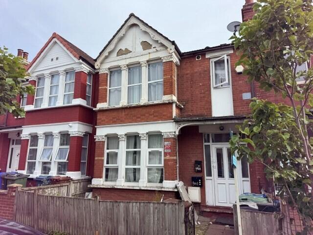 2 bed Annexe for rent in Harrow. From Ellis & Co - Stanmore