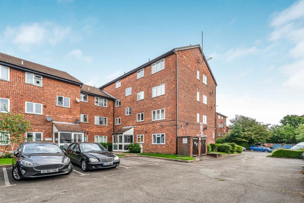 2 bed Apartment for rent in Harrow. From Ellis & Co - Stanmore