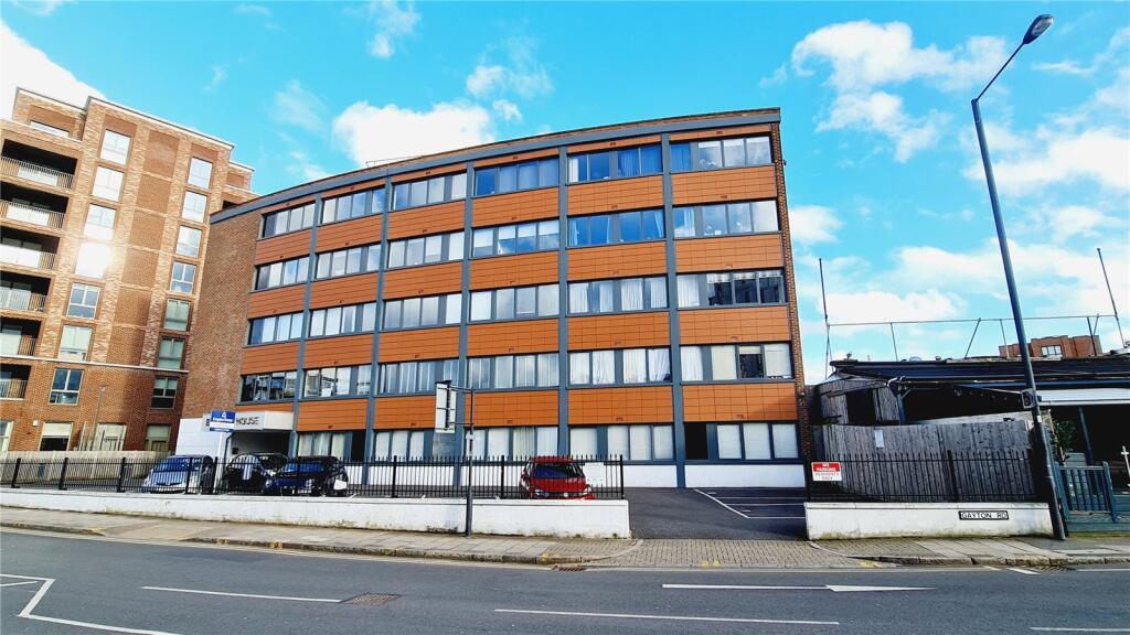 2 bed Apartment for rent in Harrow. From Ellis & Co - Stanmore
