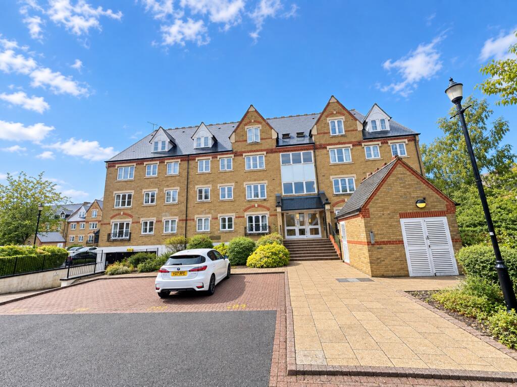 2 bed Apartment for rent in Watford. From Ellis & Co - Stanmore 2 bed Apartment for rent in Watford. From Ellis & Co - Stanmore
