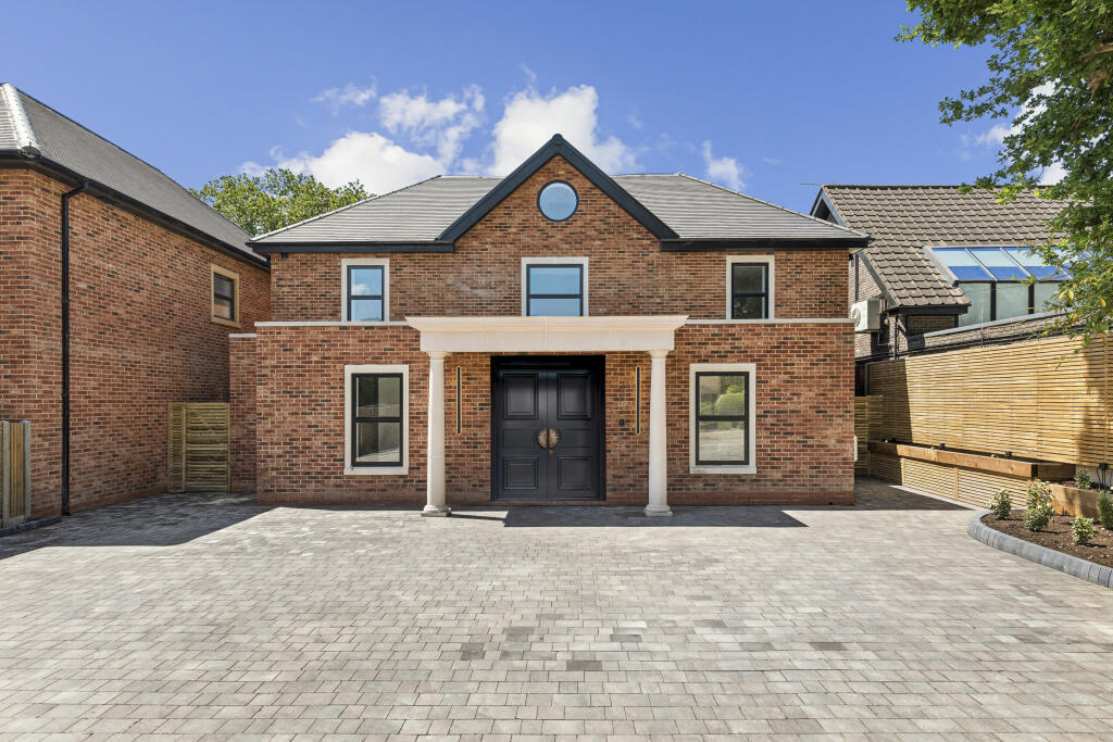 5 bed Detached for rent in Stanmore. From Ellis & Co - Stanmore 5 bed Detached for rent in Stanmore. From Ellis & Co - Stanmore