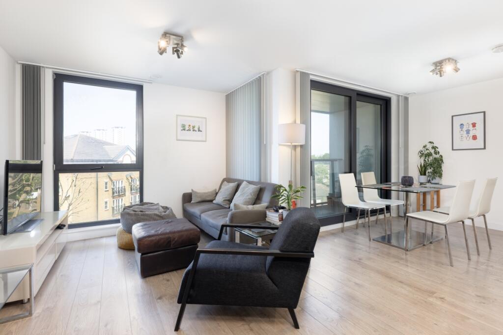 3 bed Apartment for rent in London. From Cluttons - Tower Bridge - Lettings