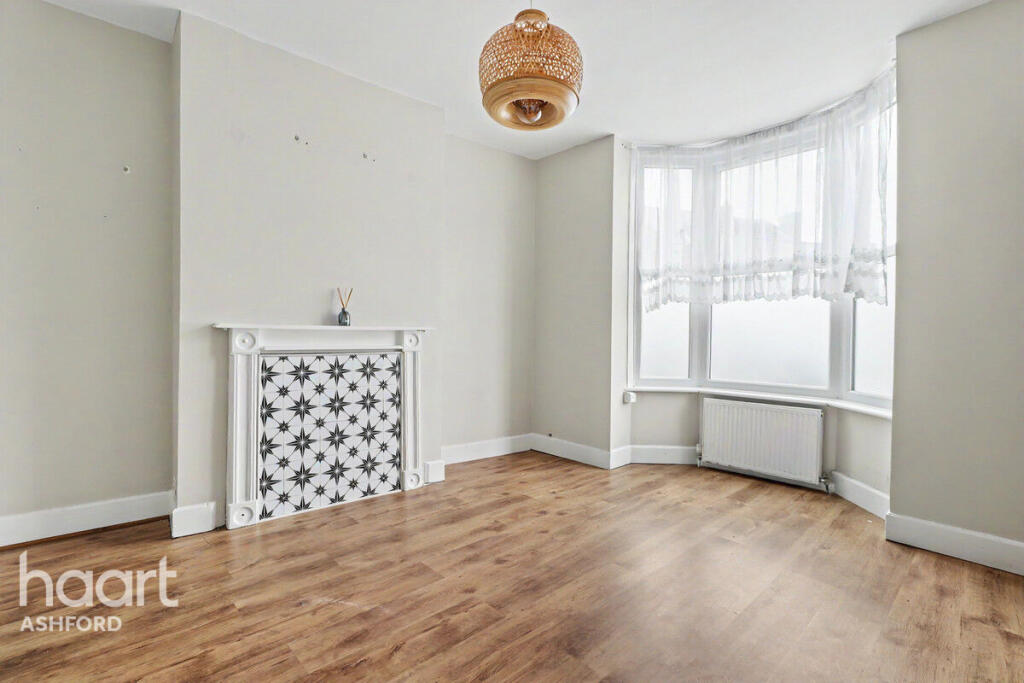 2 bed Mid Terraced House for rent in Ramsgate. From haart - Ashford