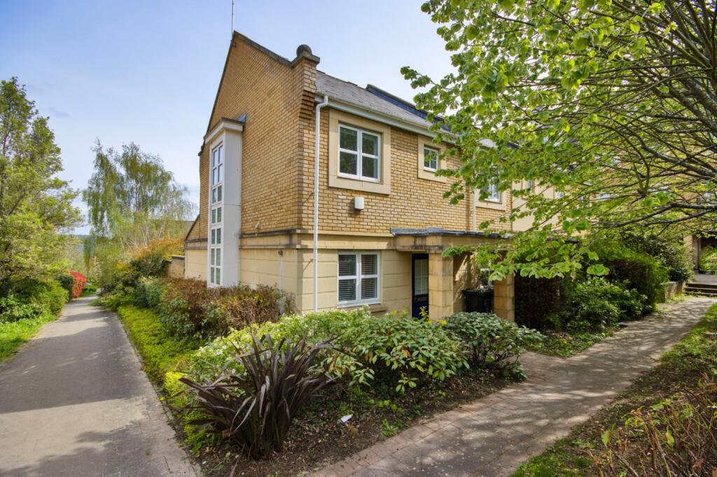 3 bed End of Terrace for rent in Stone. From Clifton & Co Estate Agents - North Kent