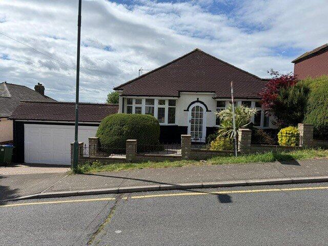 3 bed Bungalow for rent in Erith. From Clifton & Co Estate Agents - North Kent