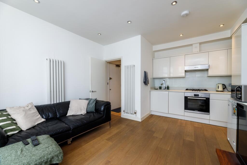 1 bed Apartment for rent in Hammersmith. From Cluttons - Chelsea - Lettings