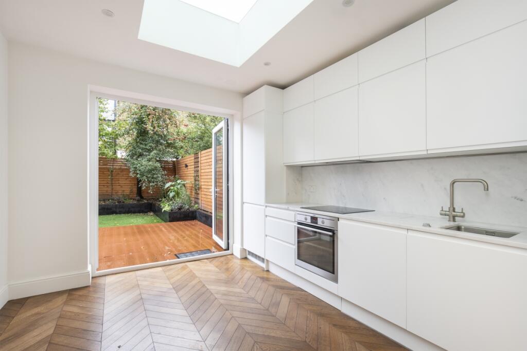 2 bed Apartment for rent in Battersea. From Cluttons - Chelsea - Lettings