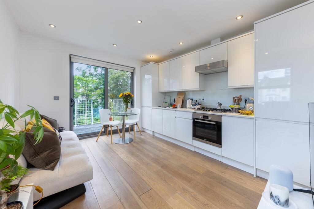 1 bed 1st Floor Flat for rent in Hammersmith. From Cluttons - Chelsea - Lettings