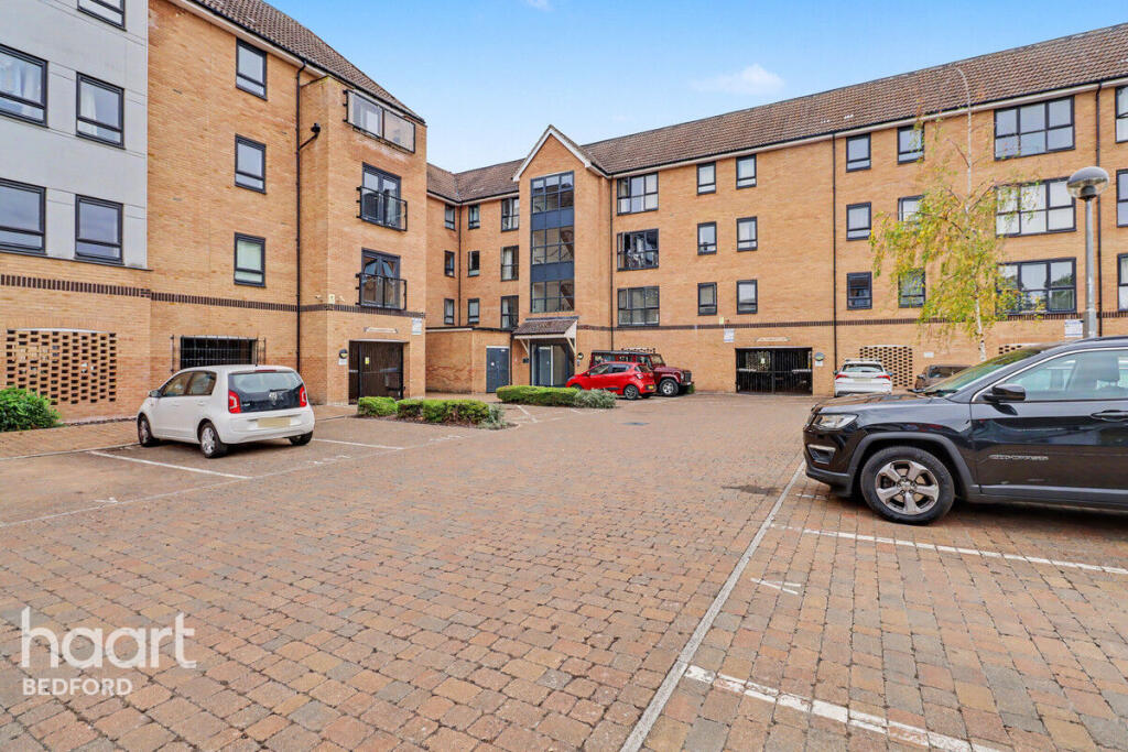 2 bed 1st Floor Flat for rent in Great Paxton. From haart - Bedford