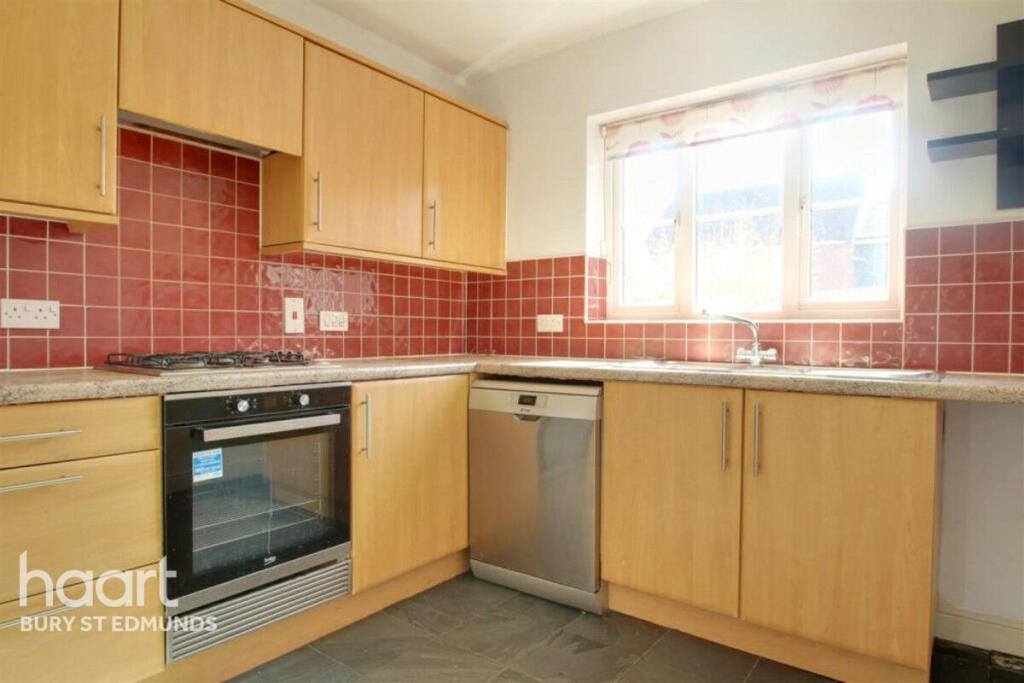 3 bed Mid Terraced House for rent in Great Barton. From haart - Bury St. Edmunds 3 bed Mid Terraced House for rent in Great Barton. From haart - Bury St. Edmunds