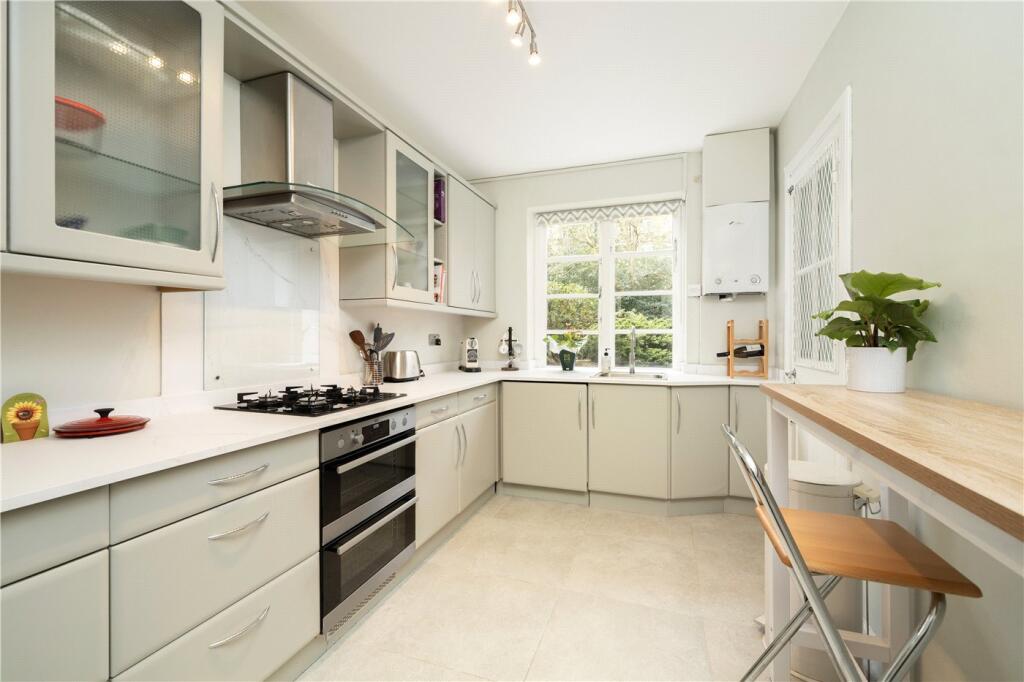 3 bed Apartment for rent in London. From Winkworth - Southfields