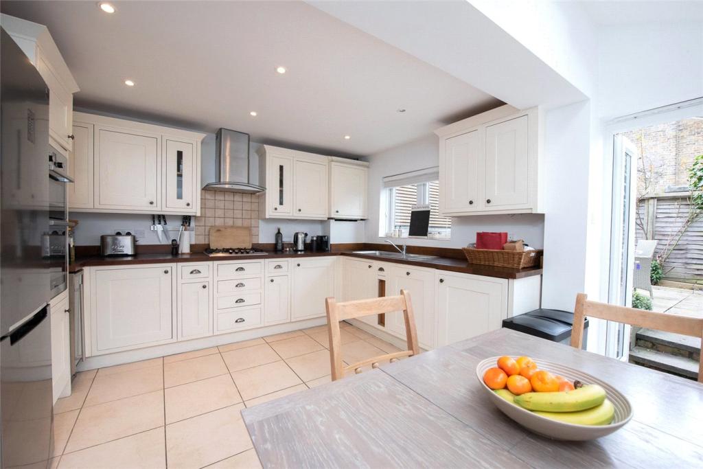3 bed Mid Terraced House for rent in London. From Winkworth - Southfields