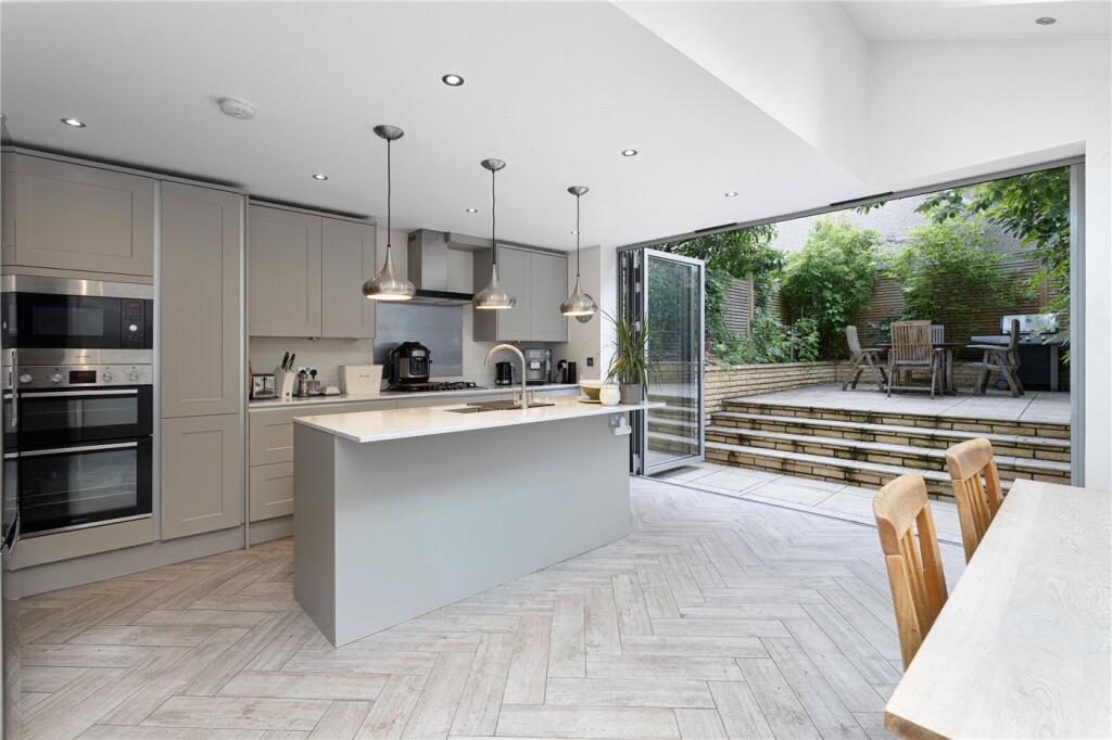 4 bed Mid Terraced House for rent in Putney. From Winkworth - Southfields
