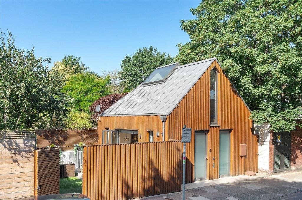 2 bed Detached for rent in London. From Winkworth - Southfields