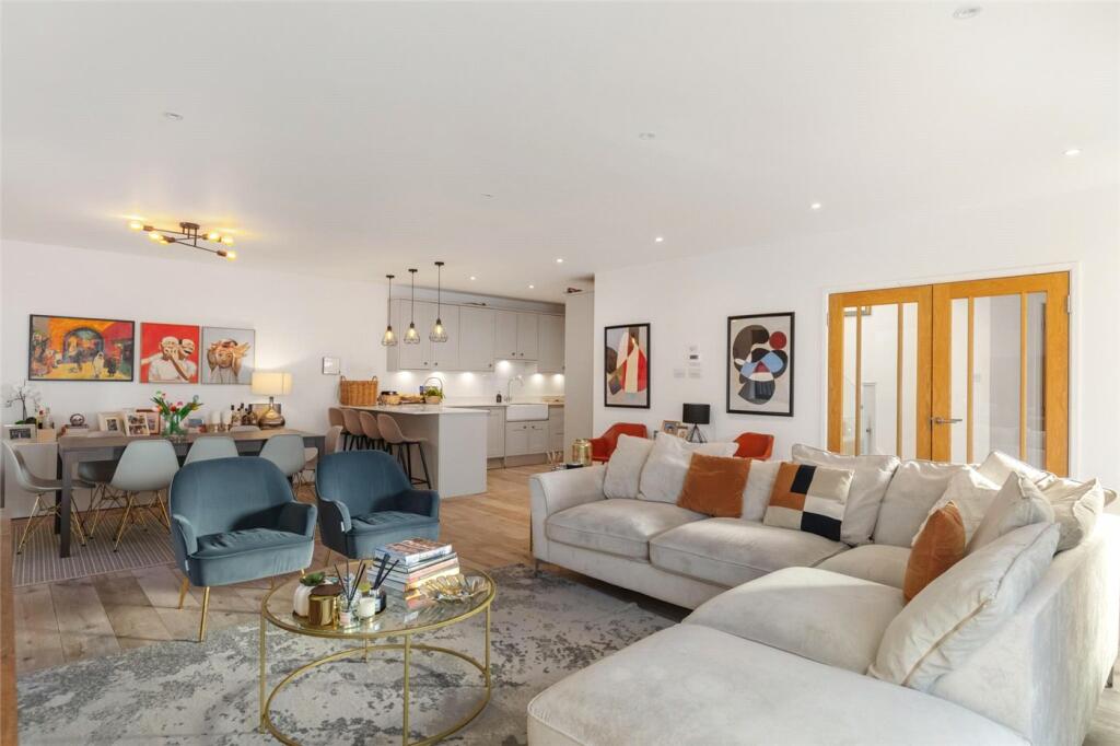 5 bed Detached for rent in London. From Winkworth - Southfields
