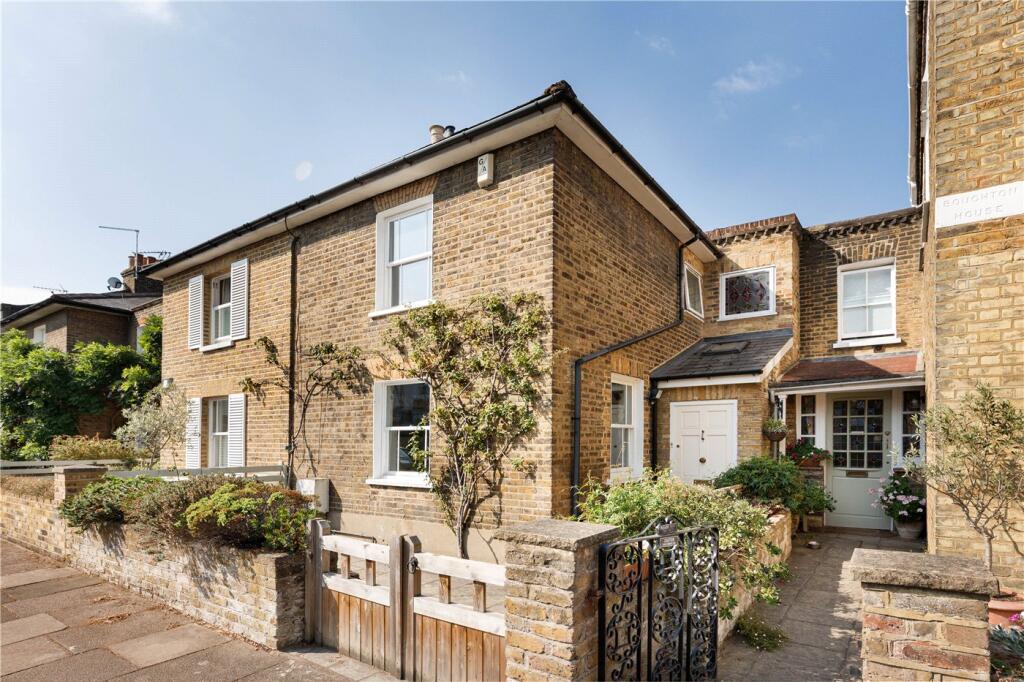3 bed Mid Terraced House for rent in London. From Winkworth - Southfields