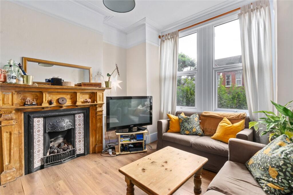3 bed Mid Terraced House for rent in London. From Winkworth - Tooting