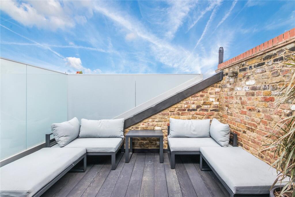 3 bed Apartment for rent in London. From Winkworth - Tooting