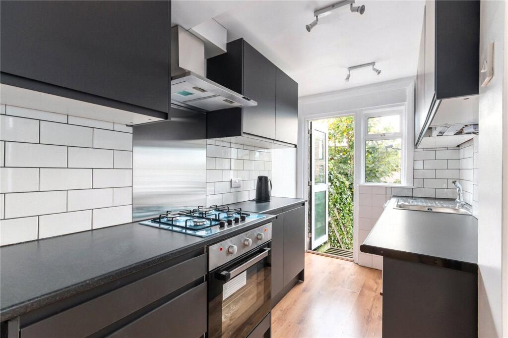 3 bed Apartment for rent in London. From Winkworth - Tooting