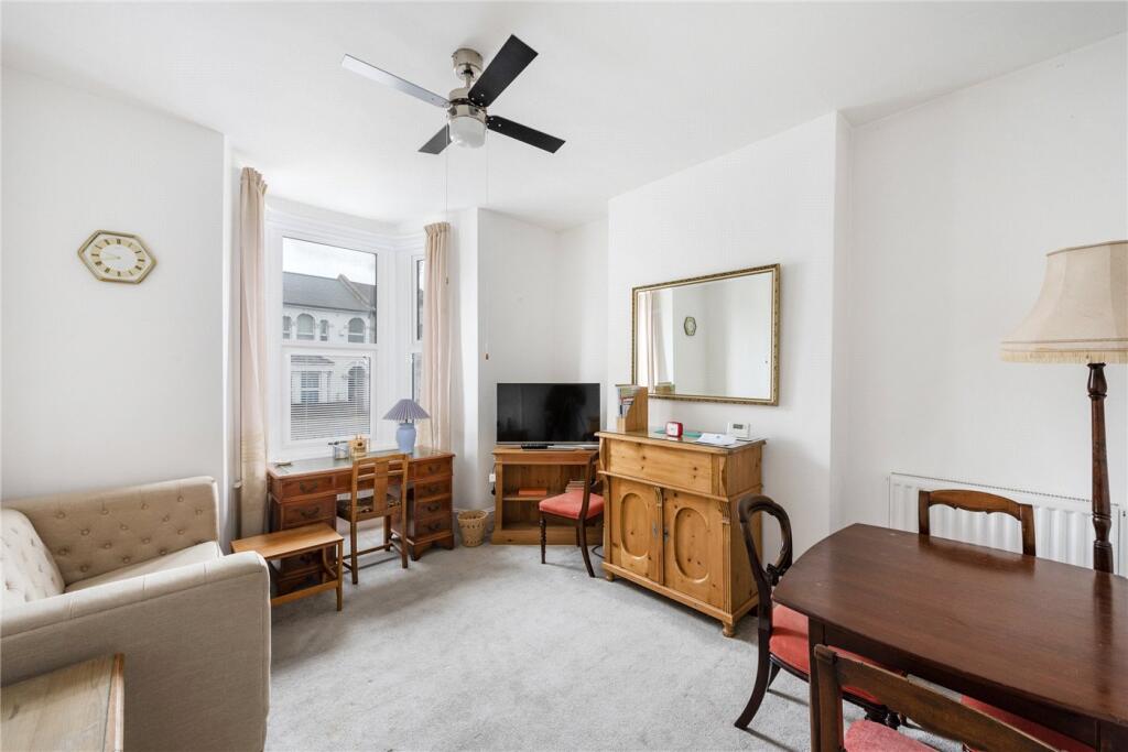 2 bed Apartment for rent in Merton. From Winkworth - Tooting