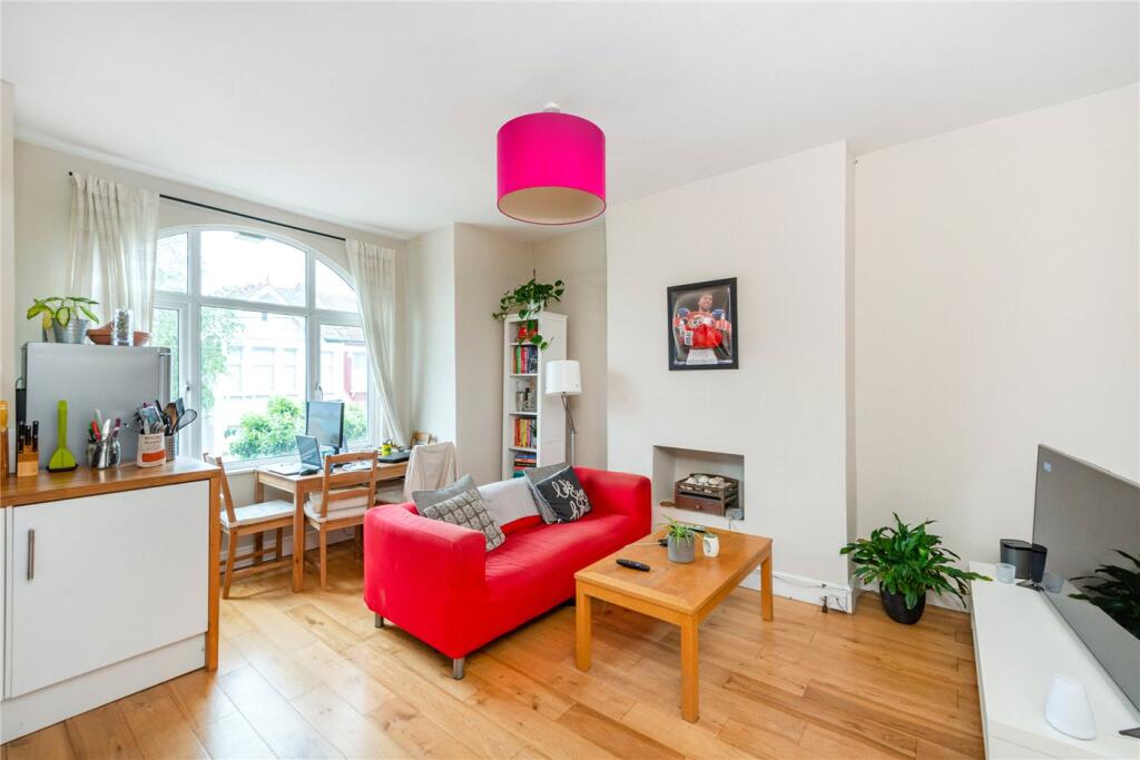 3 bed Annexe for rent in London. From Winkworth - Tooting