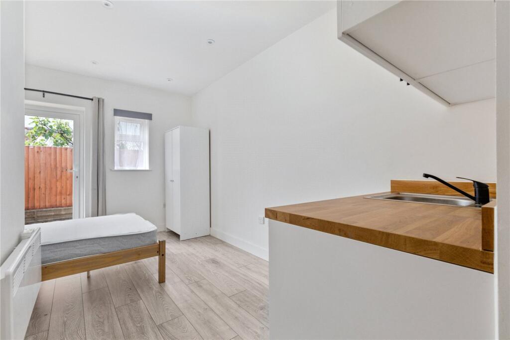 4 bed Studio for rent in London. From Winkworth - Tooting