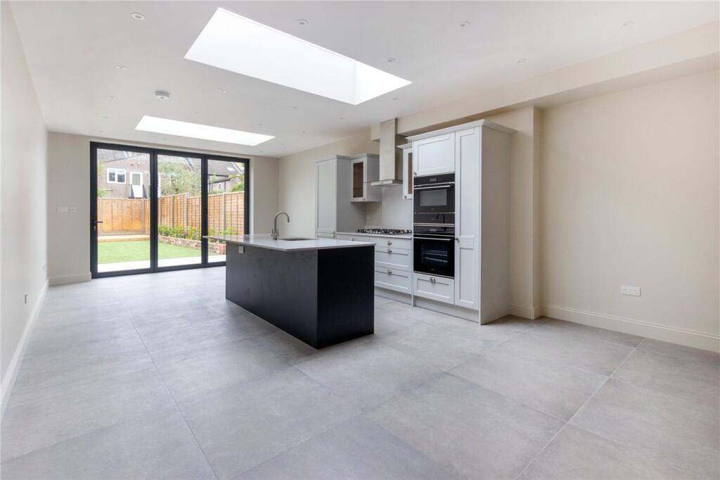 4 bed Mid Terraced House for rent in London. From Winkworth - Tooting
