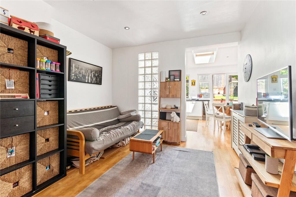 3 bed End of Terrace for rent in Streatham. From Winkworth - Tooting