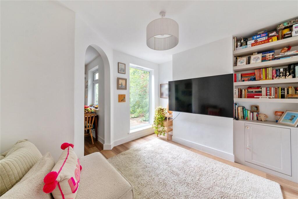 2 bed Apartment for rent in Merton. From Winkworth - Tooting