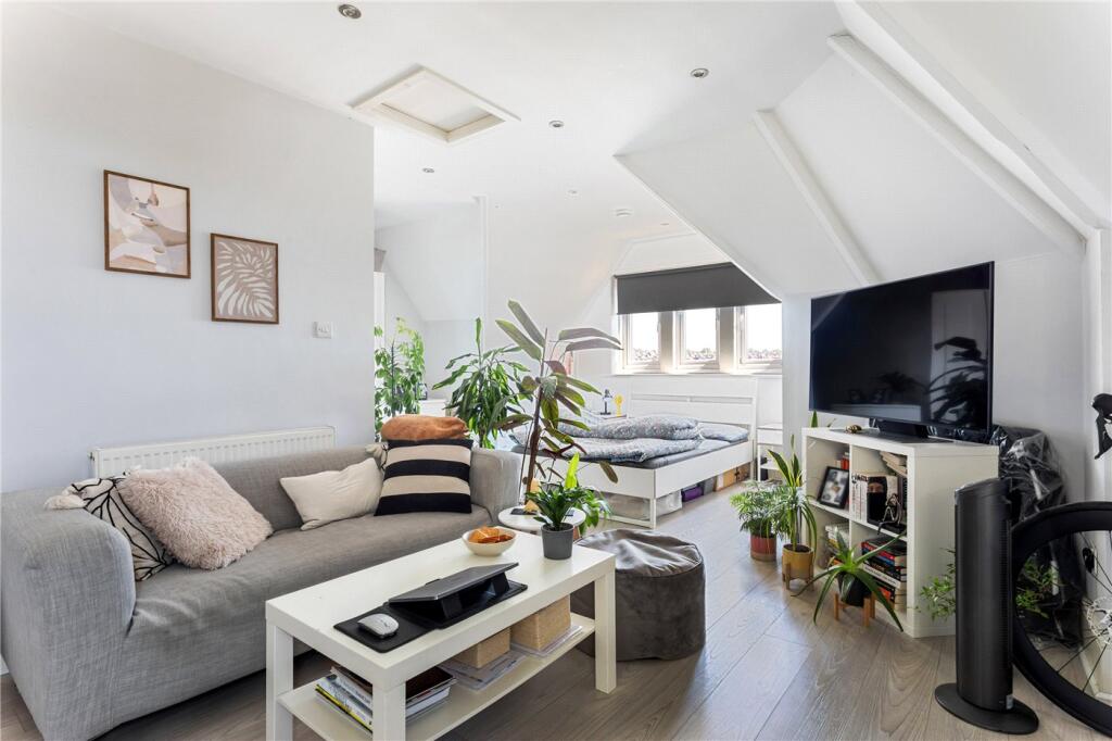 4 bed Studio for rent in Merton. From Winkworth - Tooting 4 bed Studio for rent in Merton. From Winkworth - Tooting