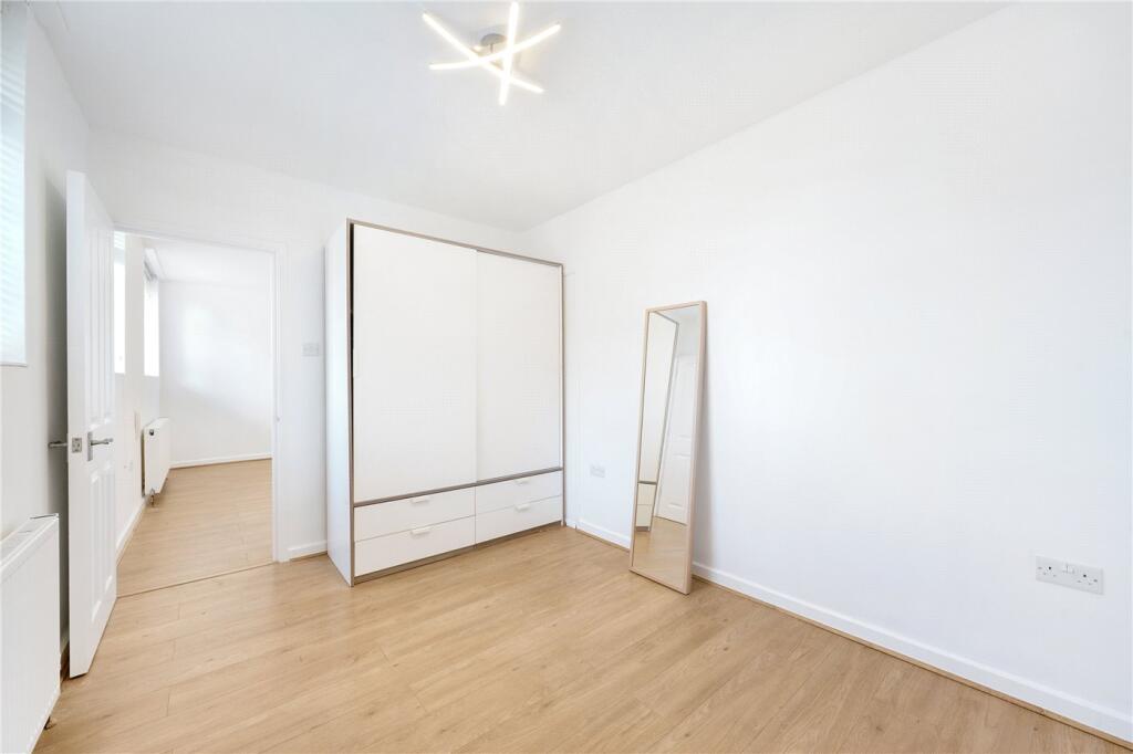 3 bed Apartment for rent in London. From Winkworth - Tooting