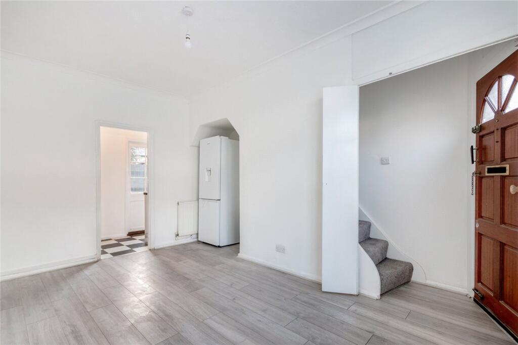 2 bed Mid Terraced House for rent in London. From Winkworth - Tooting 2 bed Mid Terraced House for rent in London. From Winkworth - Tooting
