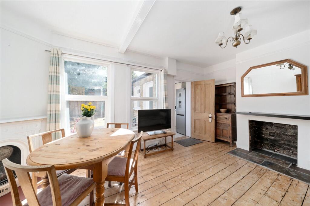 3 bed Mid Terraced House for rent in Mitcham. From Winkworth - Tooting 3 bed Mid Terraced House for rent in Mitcham. From Winkworth - Tooting