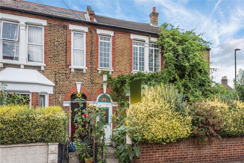 4 bed Mid Terraced House for rent in London. From Winkworth - Tooting