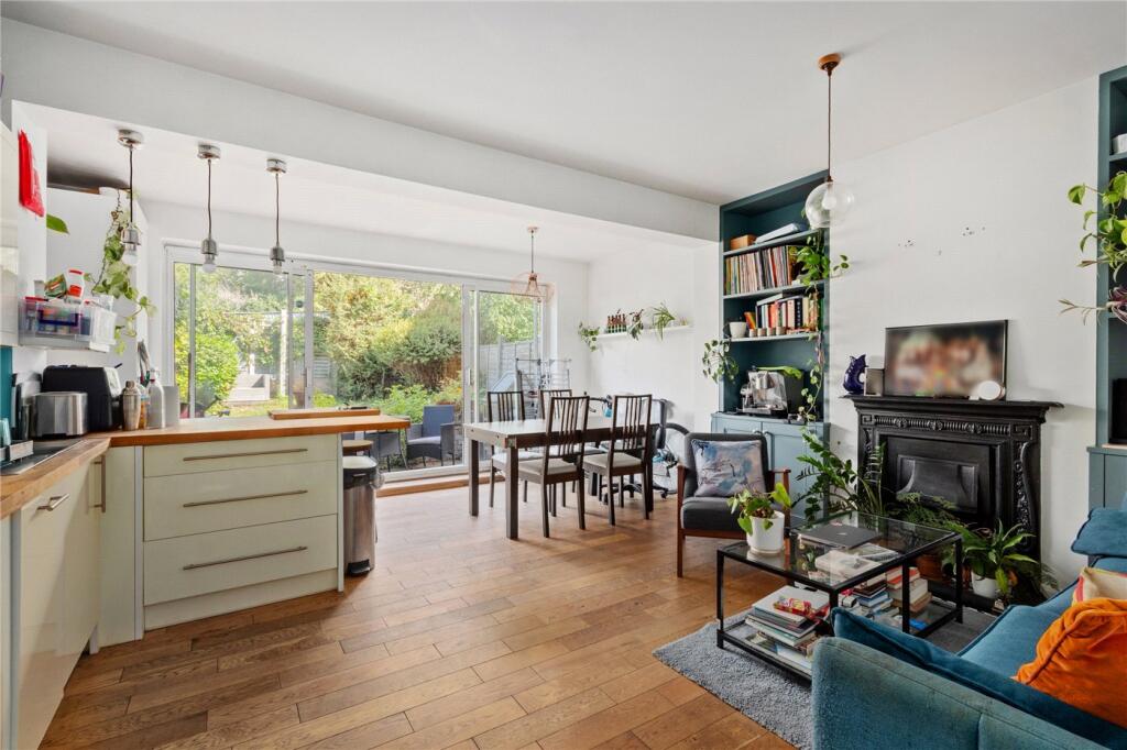 4 bed Mid Terraced House for rent in London. From Winkworth - Tooting 4 bed Mid Terraced House for rent in London. From Winkworth - Tooting