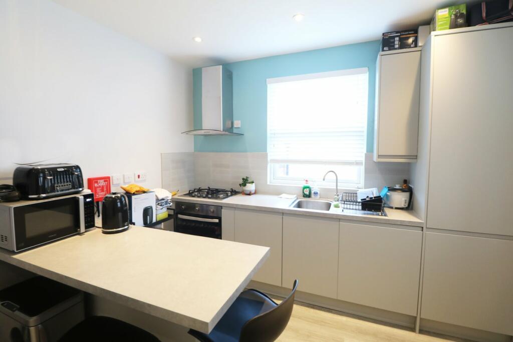 1 bed Flat Share for rent in London. From Cross & Prior - Colliers Wood