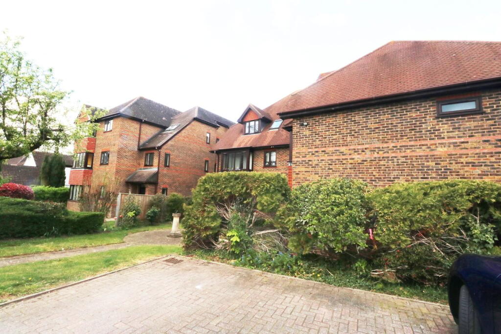 1 bed 1st Floor Flat for rent in Carshalton. From Cross & Prior - Colliers Wood 1 bed 1st Floor Flat for rent in Carshalton. From Cross & Prior - Colliers Wood