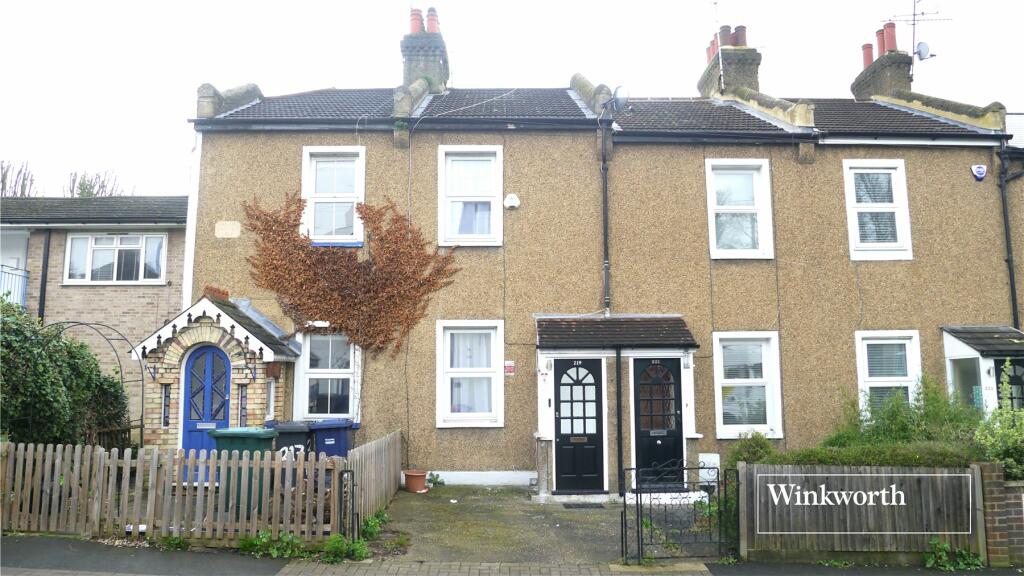 2 bed Mid Terraced House for rent in Hadley Wood. From Winkworth - Barnet