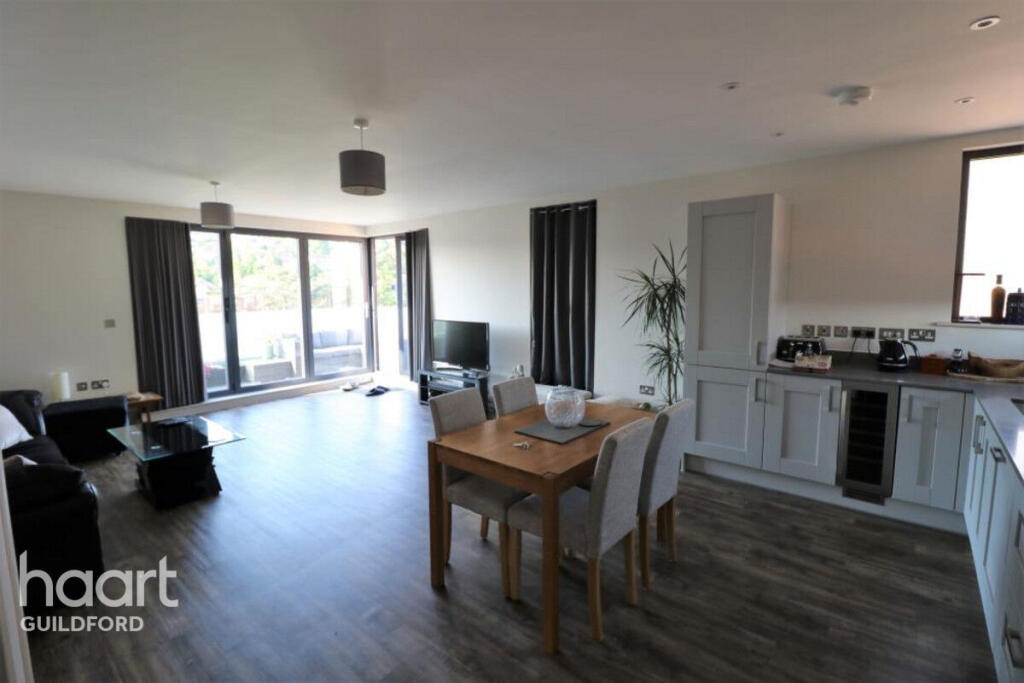 3 bed 1st Floor Flat for rent in Guildford. From haart - Guildford