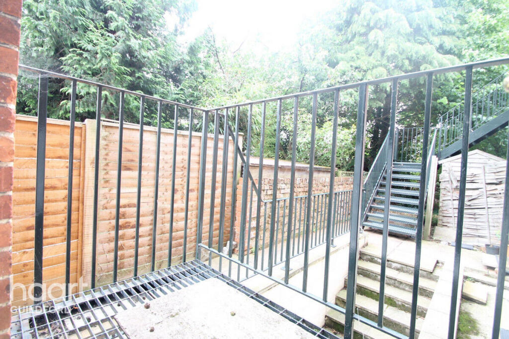1 bed 1st Floor Flat for rent in Guildford. From haart - Guildford