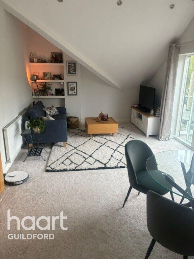2 bed 1st Floor Flat for rent in Kingsley Green. From haart - Guildford