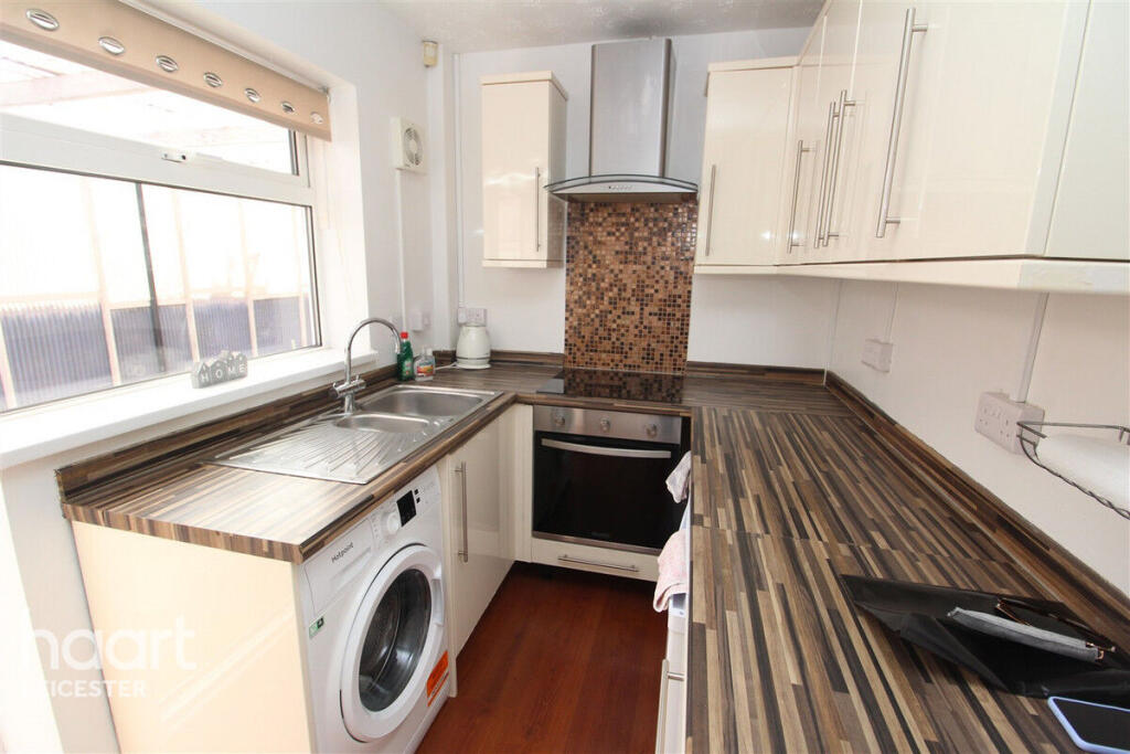 2 bed Semi-detached bungalow for rent in Leicester. From haart - Leicester