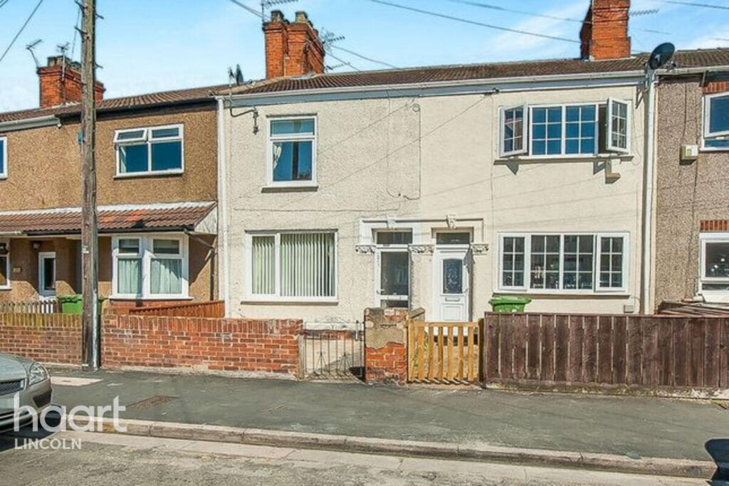 2 bed Mid Terraced House for rent in Grimsby. From haart - Lincoln