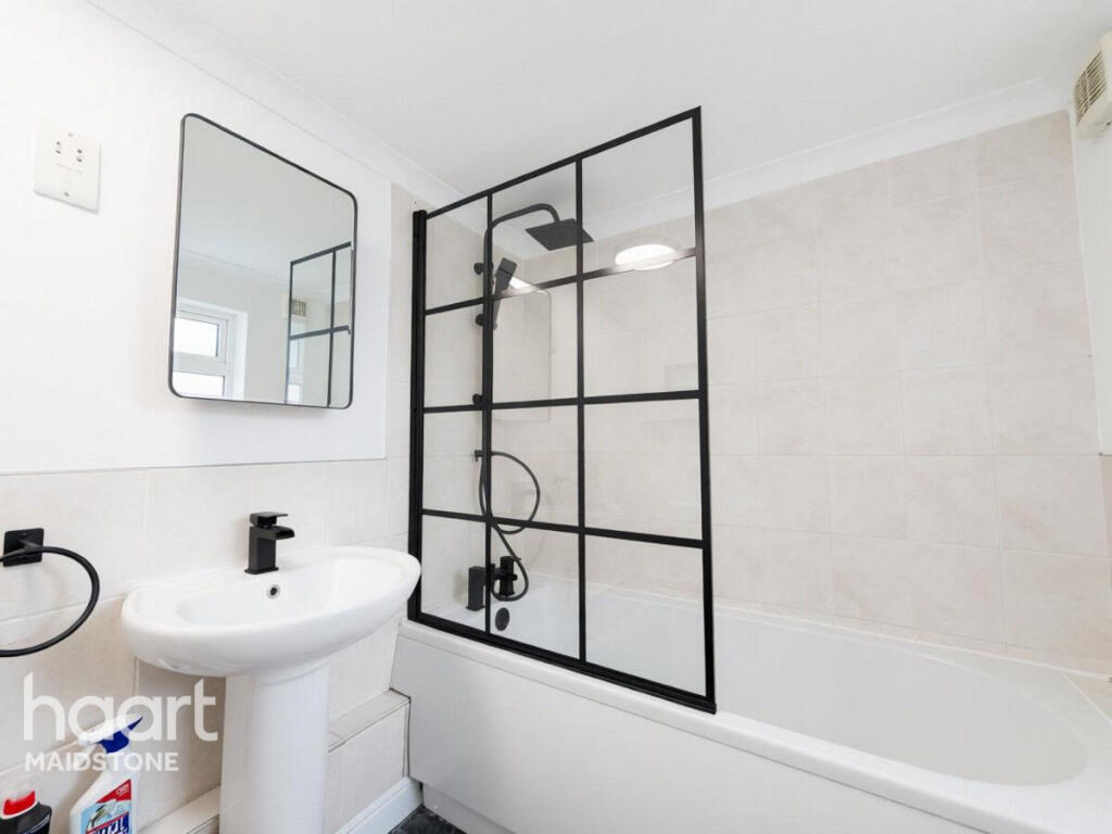3 bed Mid Terraced House for rent in Dean Street. From haart - Maidstone 3 bed Mid Terraced House for rent in Dean Street. From haart - Maidstone