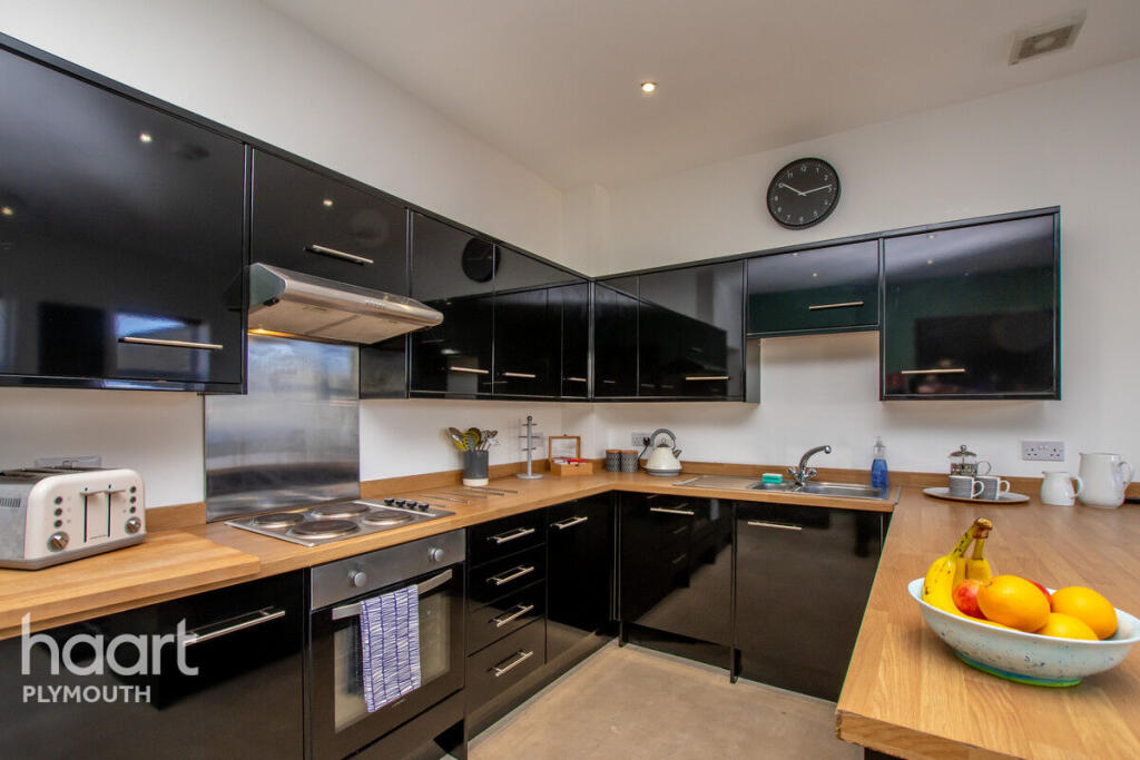 5 bed 1st Floor Flat for rent in Plymouth. From haart - Plymouth