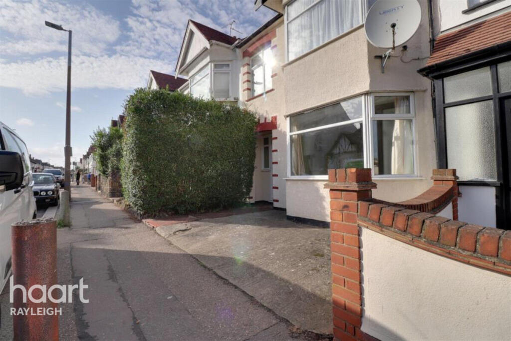 3 bed Mid Terraced House for rent in Southend-on-Sea. From haart - Rayleigh