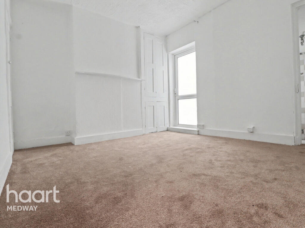 3 bed Mid Terraced House for rent in Rochester. From haart - Strood