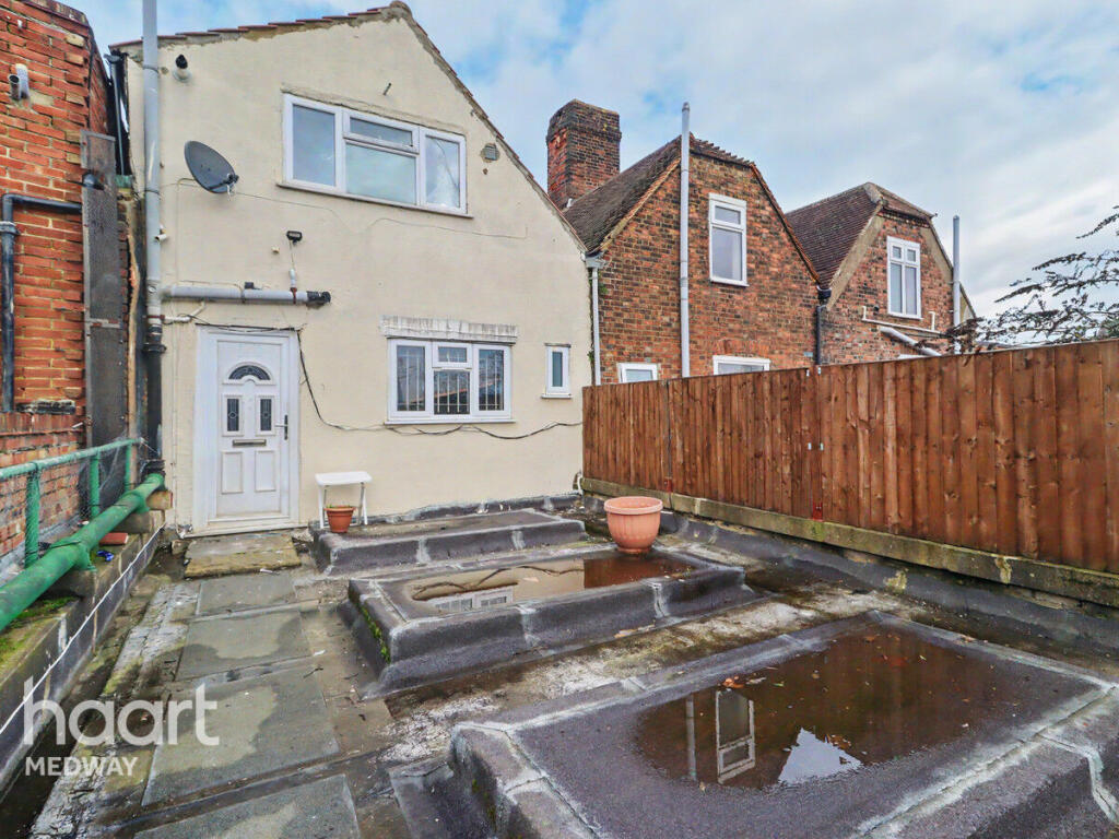 3 bed Apartment for rent in Rochester. From haart - Strood