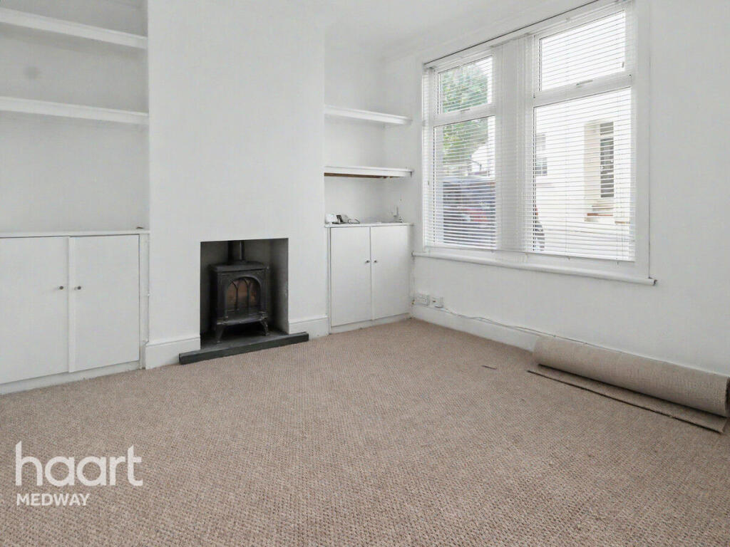 3 bed Mid Terraced House for rent in Rochester. From haart - Strood