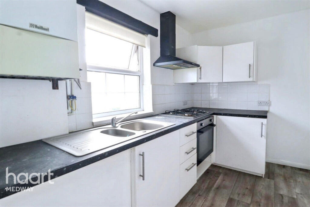 2 bed Apartment for rent in Rochester. From haart - Strood